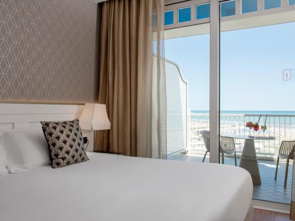 Savoia Hotel Rimini : photo 7 de la chambre chambre triple deluxe avec vue sur mer et accès au spa