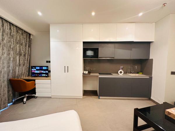 21st Floor SkyStudio Suite with Balcony : photo 7 de la chambre studio avec balcon