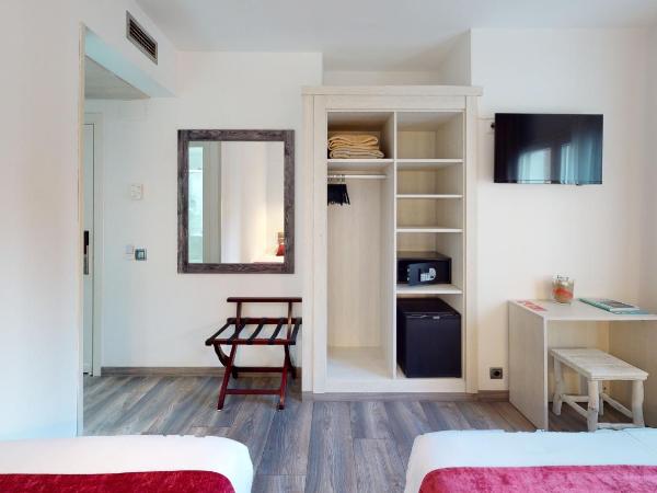 Hotel Bella Dolores : photo 8 de la chambre chambre familiale (2 adultes + 1 enfant)