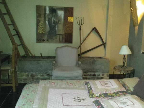 chambres d hotes ,hotel ,Secret d'une Nuit a vicq prės de valenciennes,onnaing,saint saulve avec piscine : photo 7 de la chambre chambre double avec douche et baignoire spa