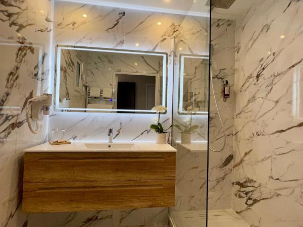 Le Concorde : photo 2 de la chambre chambre familiale supérieure