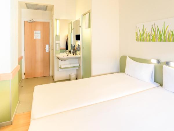 Ibis Budget Madrid Calle Alcalá : photo 7 de la chambre chambre lits jumeaux