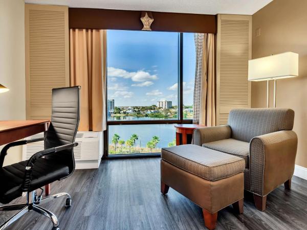 Best Western Orlando Gateway Hotel : photo 3 de la chambre premium room 1 king bed with a waterview