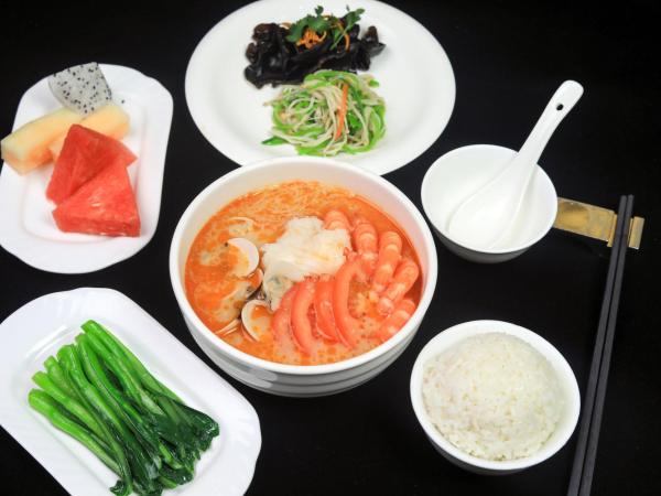 Ocean Sonic Resort Sanya : photo 7 de la chambre limited offer - deluxe room with garden view(daily breakfast + one set afternoon tea for 2 persons + one time chinese and western treatment package for two persons + 2 tickets for ah nuo da rainforest)