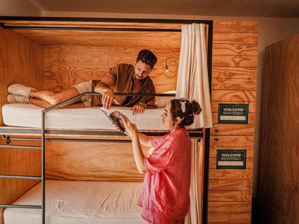 Nomads Hotel, Hostel & Rooftop Pool Cancun : photo 5 de la chambre lit dans dortoir mixte de 6 lits