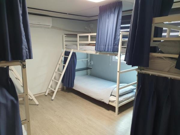 Bunk Backpackers Guesthouse : photo 2 de la chambre lit dans dortoir mixte de 6 lits