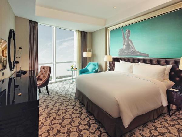 Hotel Ciputra World Surabaya managed by Swiss-Belhotel International : photo 7 de la chambre chambre king deluxe