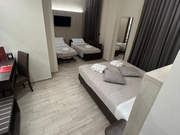 Hotel Diplomatic : photo 2 de la chambre chambre quadruple