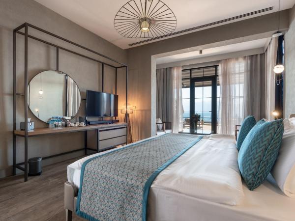 Perge Hotels - Adult Only 18 plus : photo 4 de la chambre suite lit king-size infini avec terrasse