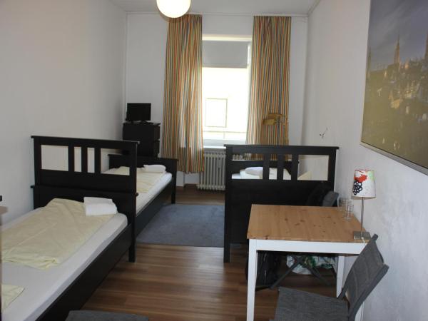 Hotel Pension am Hauptbahnhof : photo 2 de la chambre chambre triple confort avec douche