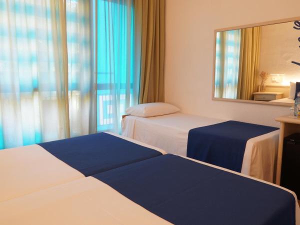 BPM Lloret Hotel : photo 9 de la chambre chambre triple de luxe (3 adultes) 