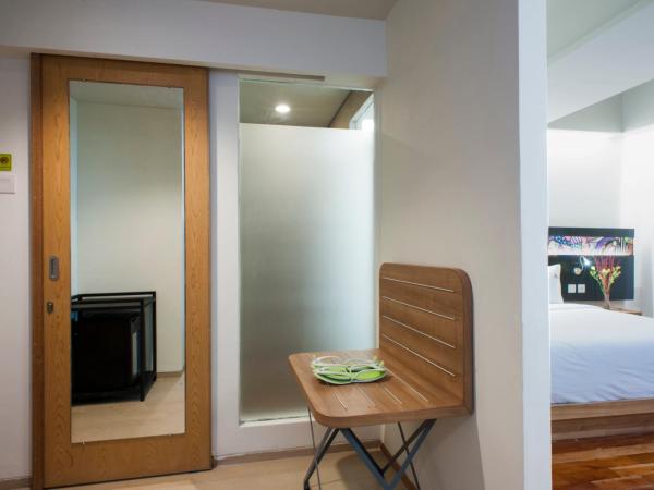 MaxOneHotels at Dharmahusada Surabaya : photo 1 de la chambre suite junior