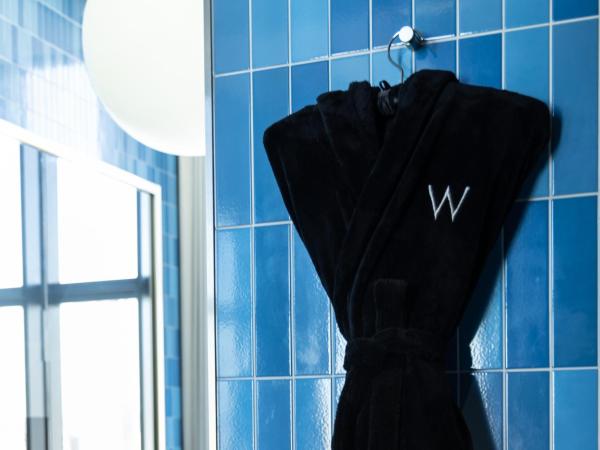 W Osaka : photo 1 de la chambre chambre lit king-size - étage supérieur - vue sur les toits de la ville