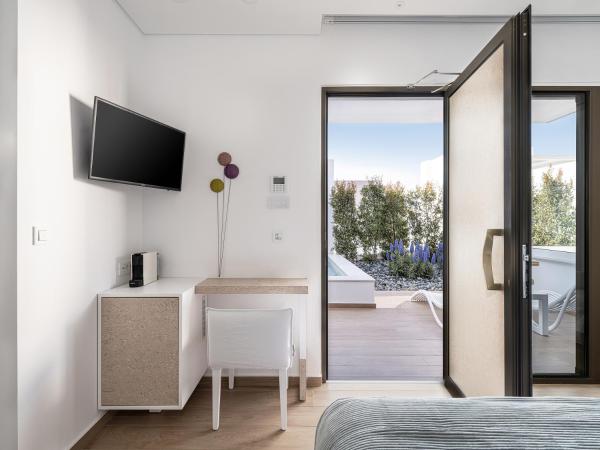 Lagon Life Spirit Boutique Hotel - Adults Only : photo 7 de la chambre chambre double avec piscine privée - vue sur jardin