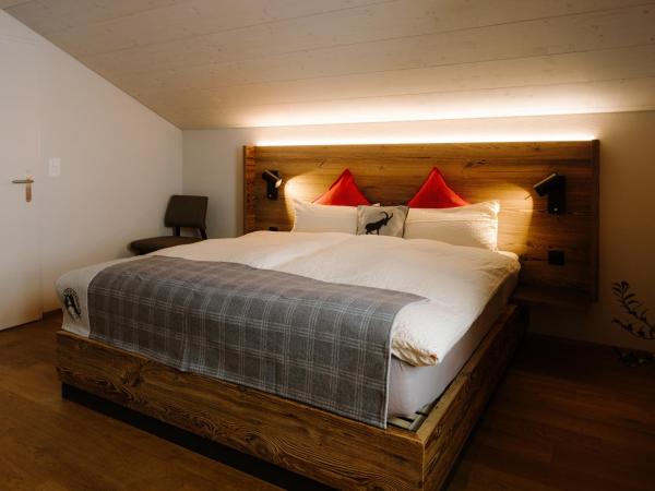 Berg- & Naturhotel Engstligenalp : photo 4 de la chambre suite avec balcon