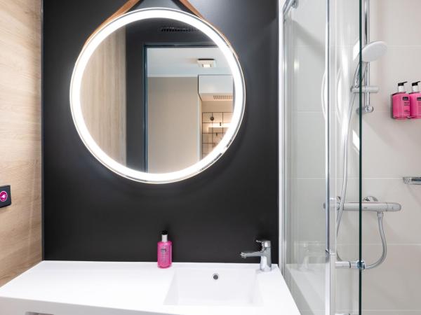 Moxy Dortmund City : photo 10 de la chambre chambre lit queen-size moxy