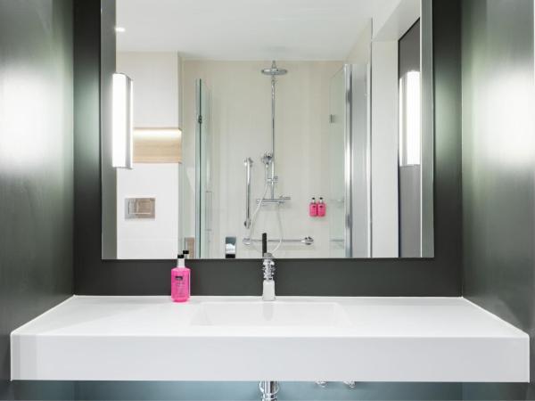 Moxy Dortmund City : photo 5 de la chambre moxy family queen room with sofa-bed