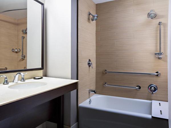 Sheraton Dallas Hotel : photo 4 de la chambre chambre avec 2 lits queen-size et accès au salon club