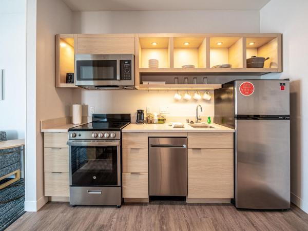 TownePlace Suites by Marriott Las Vegas North I-15 : photo 7 de la chambre suite d'angle 1 chambre lit queen-size