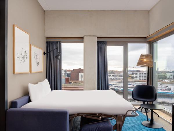 Residence Inn by Marriott Amsterdam Houthavens : photo 5 de la chambre suite 1 chambre lit king-size - vue sur port
