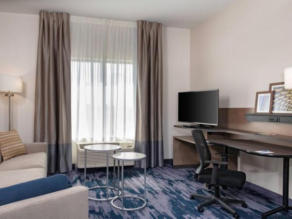 Fairfield Inn & Suites Charlotte Pineville : photo 2 de la chambre suite studio avec 1 lit king-size et canapé-lit