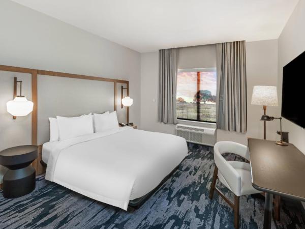 Fairfield Inn & Suites Houston Memorial City Area : photo 1 de la chambre chambre lit king-size