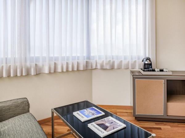 AC Hotel Genova by Marriott : photo 4 de la chambre chambre familiale avec lit king-size et canapé-lit