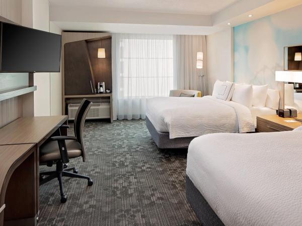 Courtyard by Marriott Dallas Downtown/Reunion District : photo 2 de la chambre chambre double avec lit queen-size