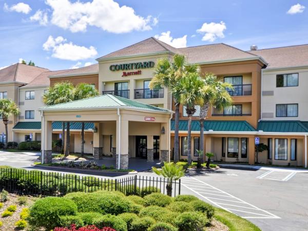 Courtyard by Marriott Jacksonville Airport/ Northeast : photo 5 de la chambre chambre lit king-size avec canapé-lit - adaptée aux personnes malentendantes