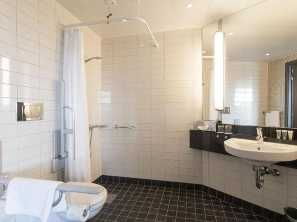 Courtyard by Marriott Stockholm Kungsholmen : photo 6 de la chambre chambre lit king-size deluxe