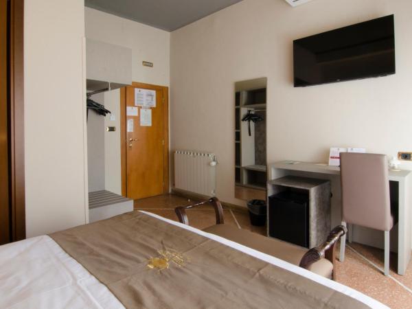 Hotel Maria : photo 9 de la chambre chambre double