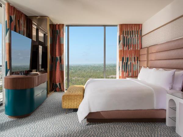 Lake Nona Wave Hotel : photo 1 de la chambre suite 1 chambre lit king-size avec balcon