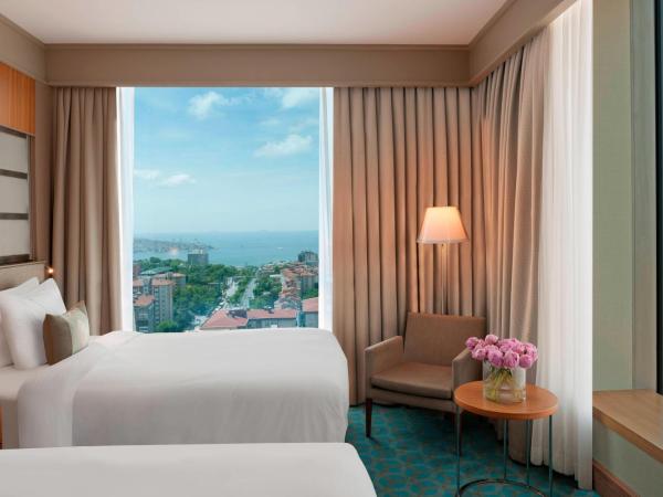 Renaissance Istanbul Polat Bosphorus Hotel : photo 2 de la chambre chambre lits jumeaux deluxe - vue sur bosphore