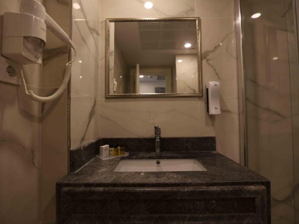 Palde Hotel & Spa : photo 3 de la chambre chambre triple confort avec douche