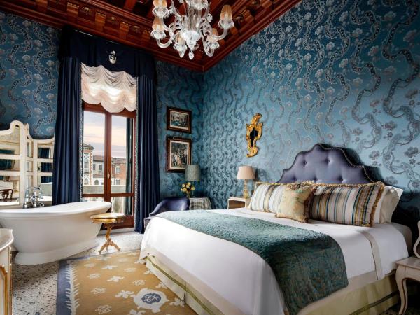 The Gritti Palace, a Luxury Collection Hotel, Venice : photo 4 de la chambre chambre plus spacieuse landmark avec lit king-size ou 2 lits jumeaux/simples - vue sur canal
