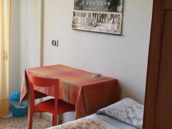 Piccolo Principe Salerno B&B : photo 5 de la chambre chambre simple avec salle de bains commune
