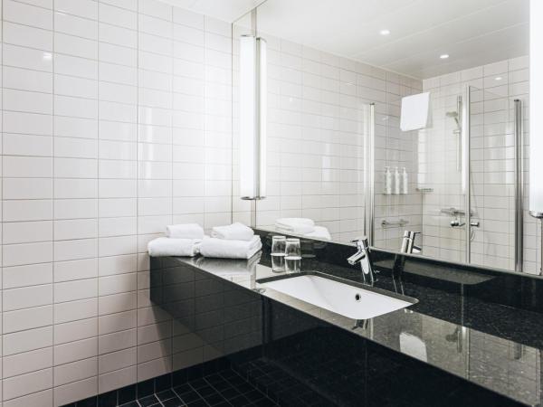 Courtyard by Marriott Stockholm Kungsholmen : photo 5 de la chambre chambre lit king-size deluxe