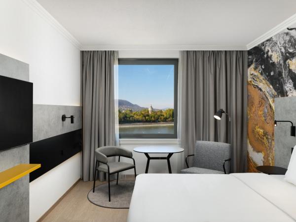 Danubius Hotel Helia : photo 5 de la chambre chambre double premium - vue sur fleuve (récemment rénovée)