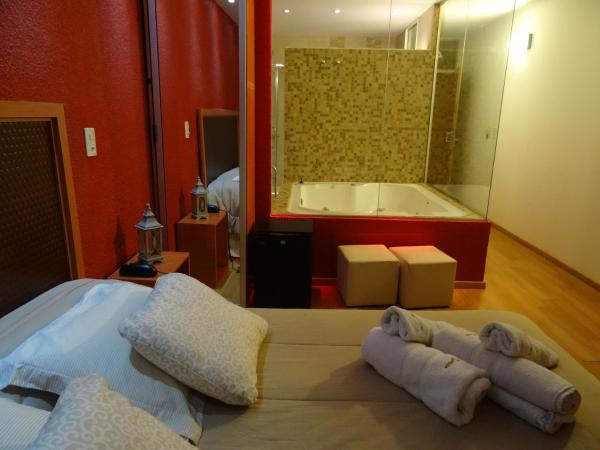 Hotel Necof : photo 7 de la chambre chambre lit queen-size avec baignoire spa