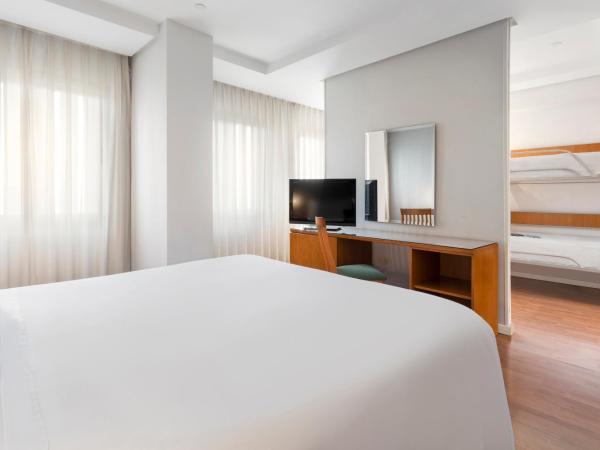 Hotel Madrid Chamartín, Affiliated by Meliá : photo 1 de la chambre chambre familiale (2 adultes et 2 enfants)