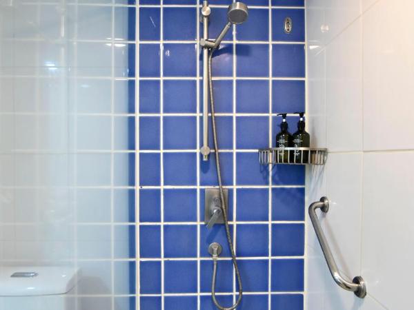 Grand China Bangkok : photo 10 de la chambre hébergement lit king-size supérieur - vue sur rivière