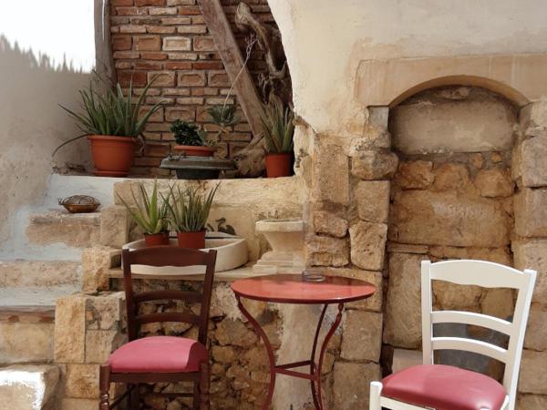 Hamam Oriental Suites : photo 4 de la chambre suite deluxe avec baignoire spa