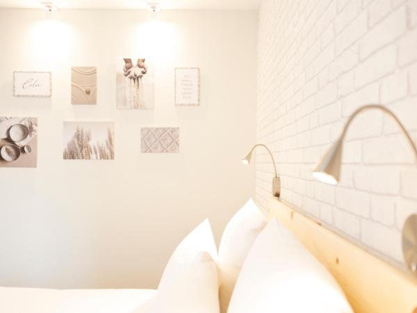 Hotel Beaucour : photo 10 de la chambre chambre double confort avec douche ou baignoire