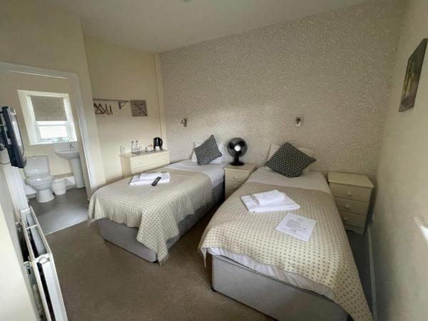 The Bell Inn : photo 1 de la chambre chambre lits jumeaux avec douche