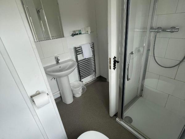 The Bell Inn : photo 1 de la chambre chambre double avec douche - vue sur jardin