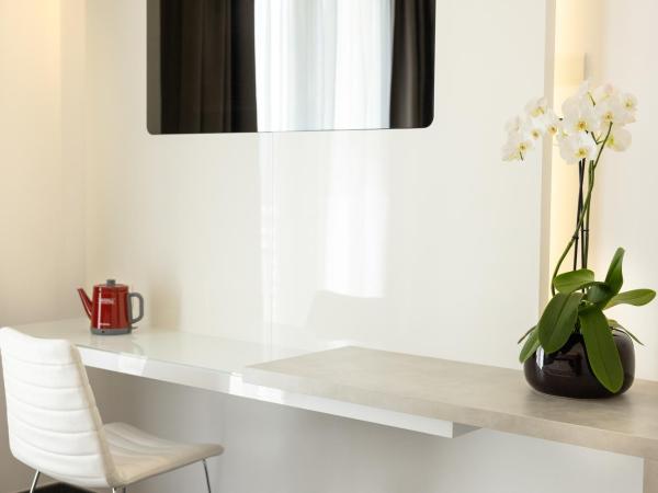 Baldinini Hotel : photo 4 de la chambre chambre triple - vue partielle sur mer