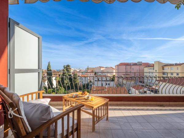 La Fabrique à Poupées - Chambres de charme au coeur de Menton : photo 3 de la chambre chambre double avec balcon