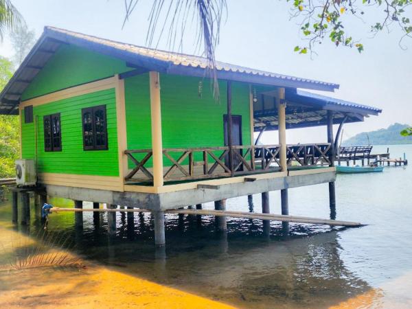 Banmae Resort Kohchang : photo 10 de la chambre chambre familiale - vue latérale sur mer