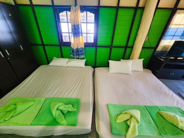 Banmae Resort Kohchang : photo 6 de la chambre chambre familiale - vue latérale sur mer