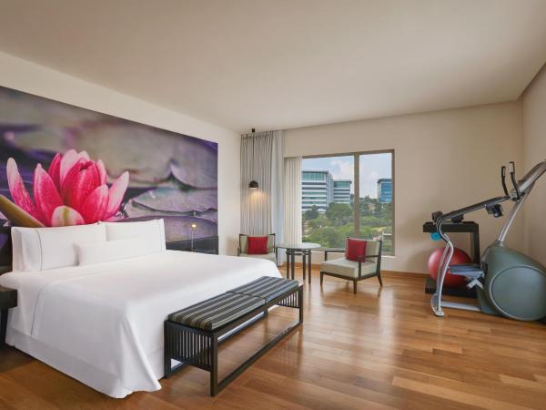The Westin Hyderabad Mindspace : photo 4 de la chambre chambre lit king-size deluxe avec balcon
